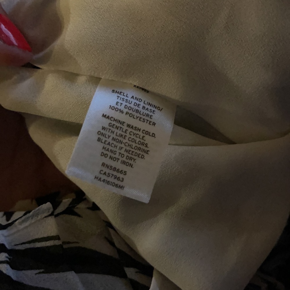 Halogen Sleeveless Pleated Zebra Top Blous… - Picture 4 of 5
